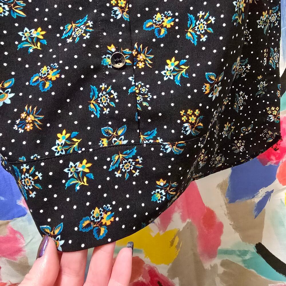 Cabi adorable black ditsy floral sleevless collared button down top small - Picture 4 of 10